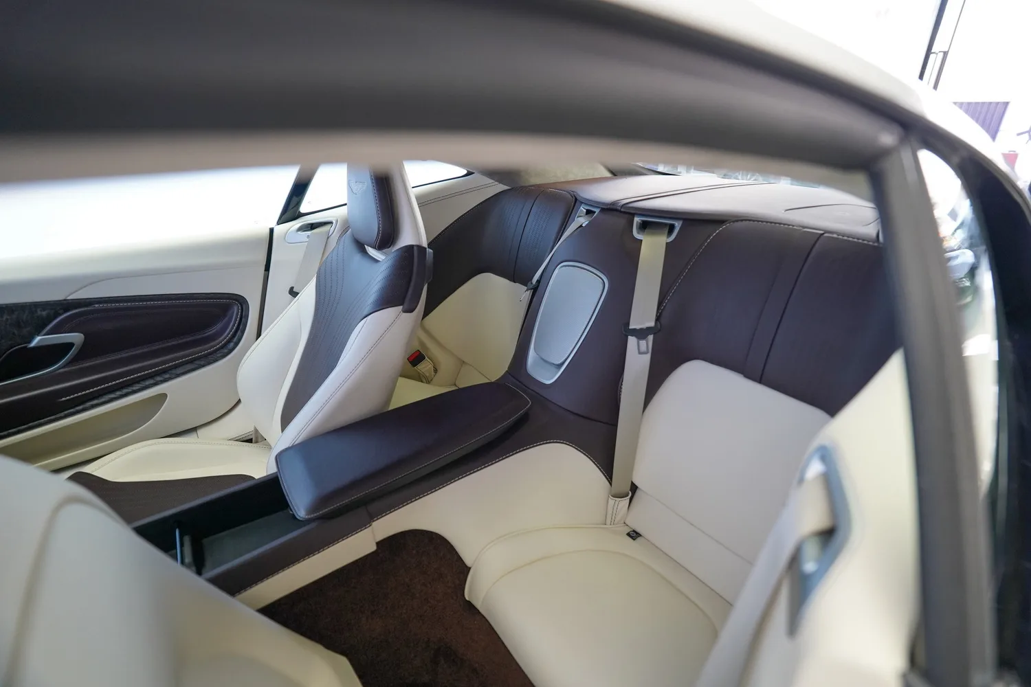 2019 Aston Martin DB11 V12, 14/18