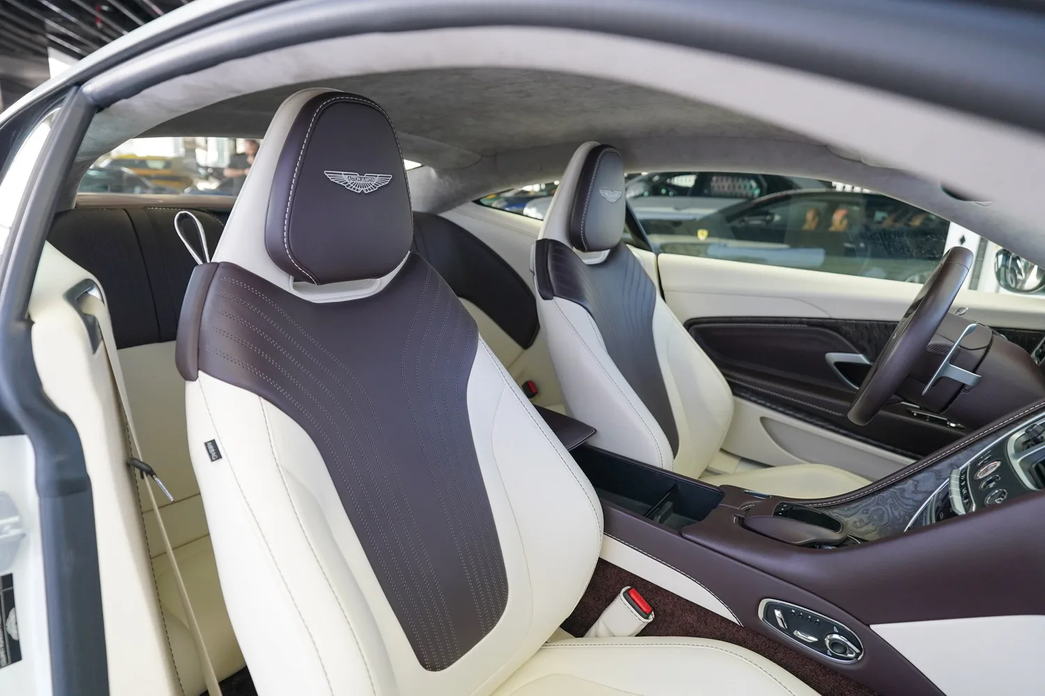 2019 Aston Martin DB11 V12, 17/18