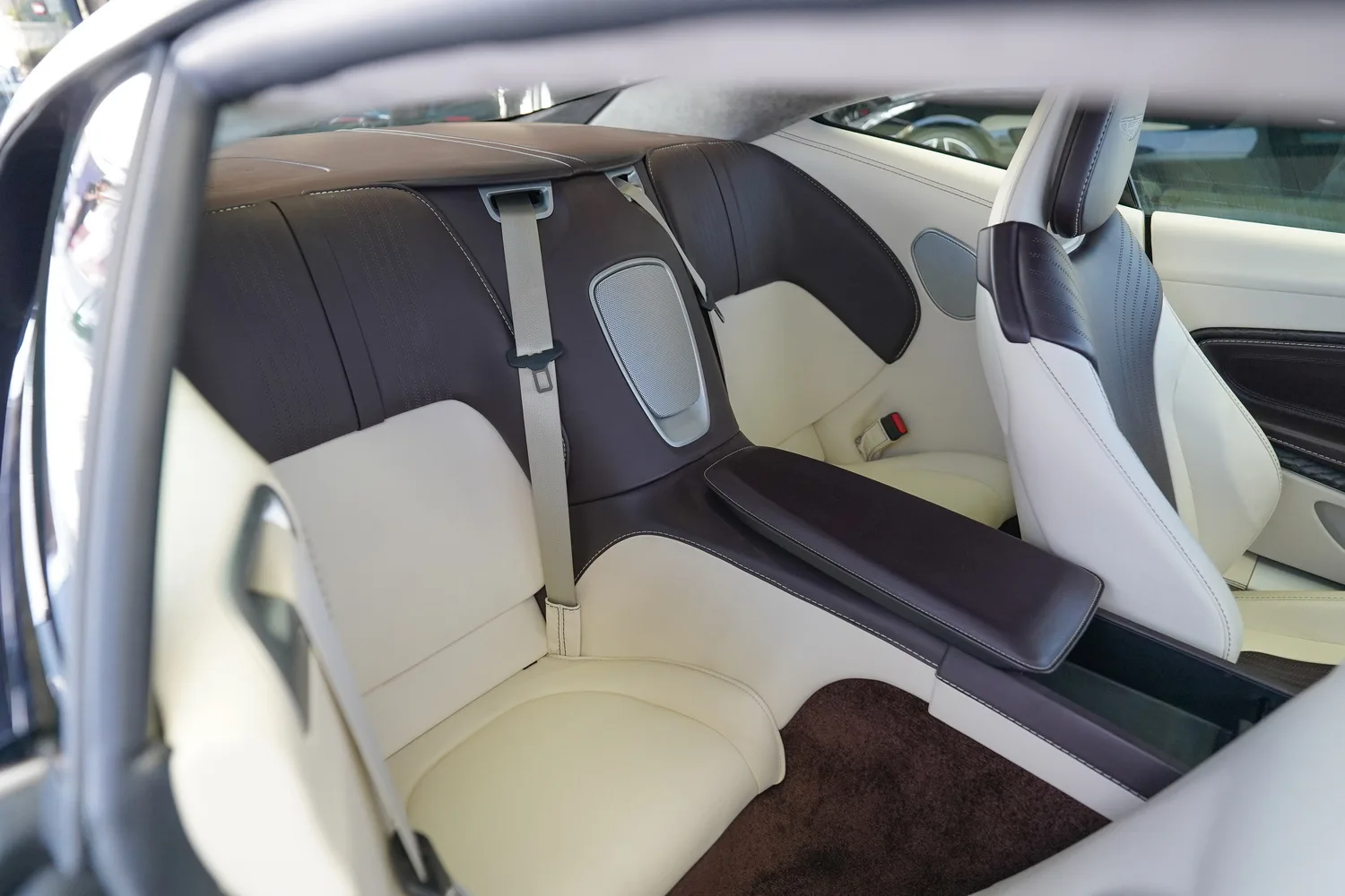 2019 Aston Martin DB11 V12, 18/18