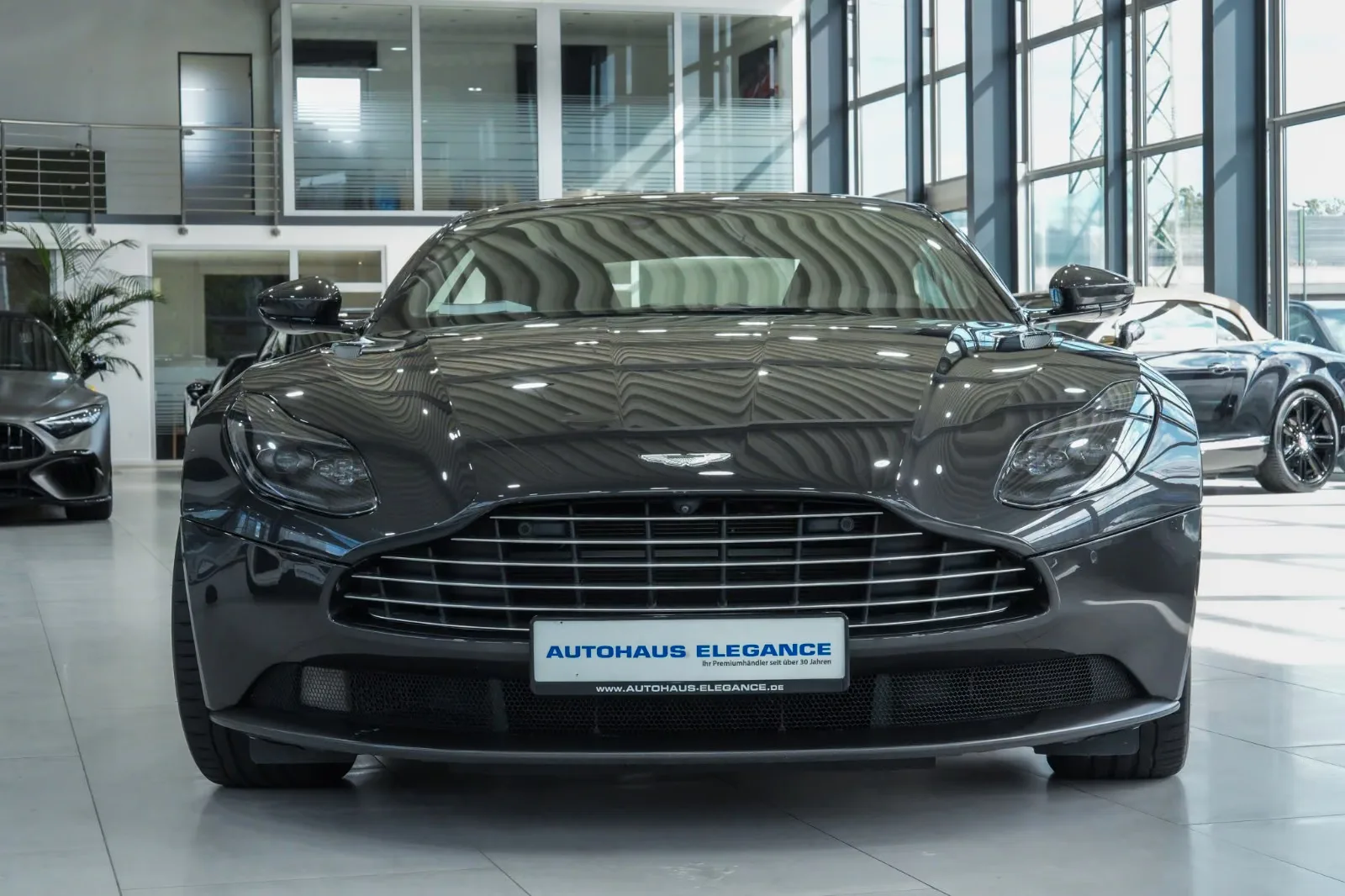 2019 Aston Martin DB11 V8, 4/30