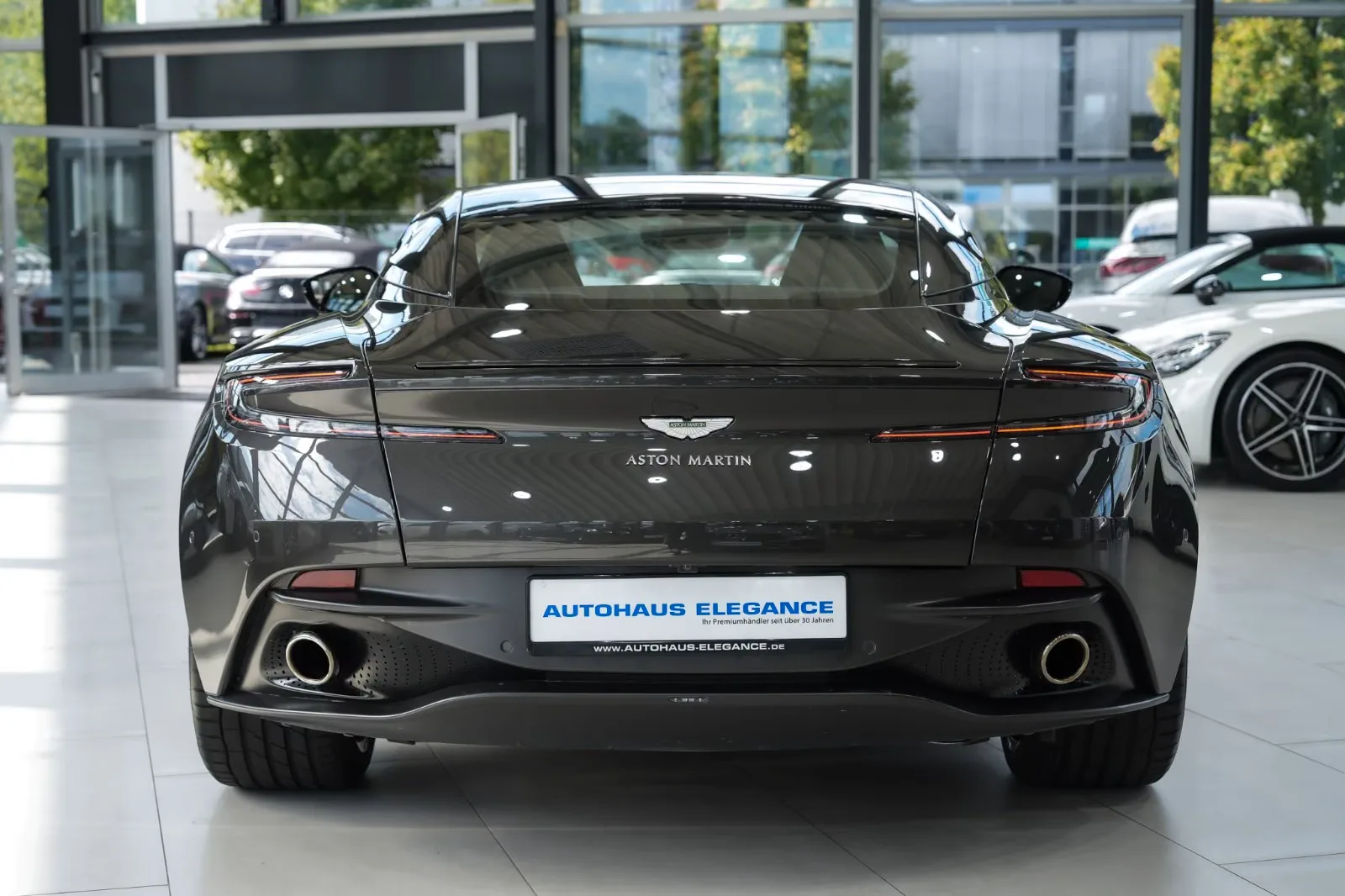 2019 Aston Martin DB11 V8, 5/30