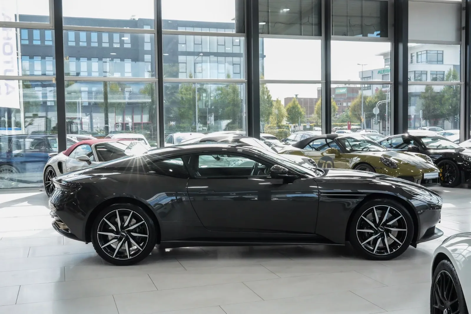 2019 Aston Martin DB11 V8, 6/30