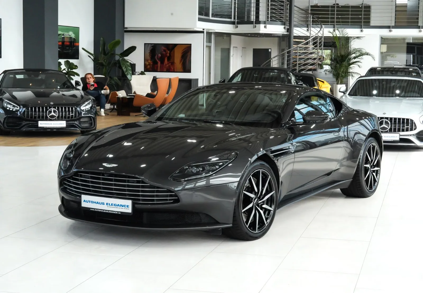 2019 Aston Martin DB11 V8, 7/30