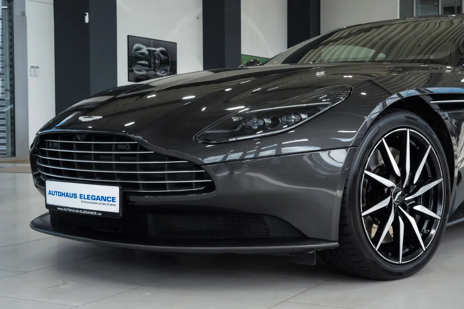 2019 Aston Martin DB11 V8, 8/30