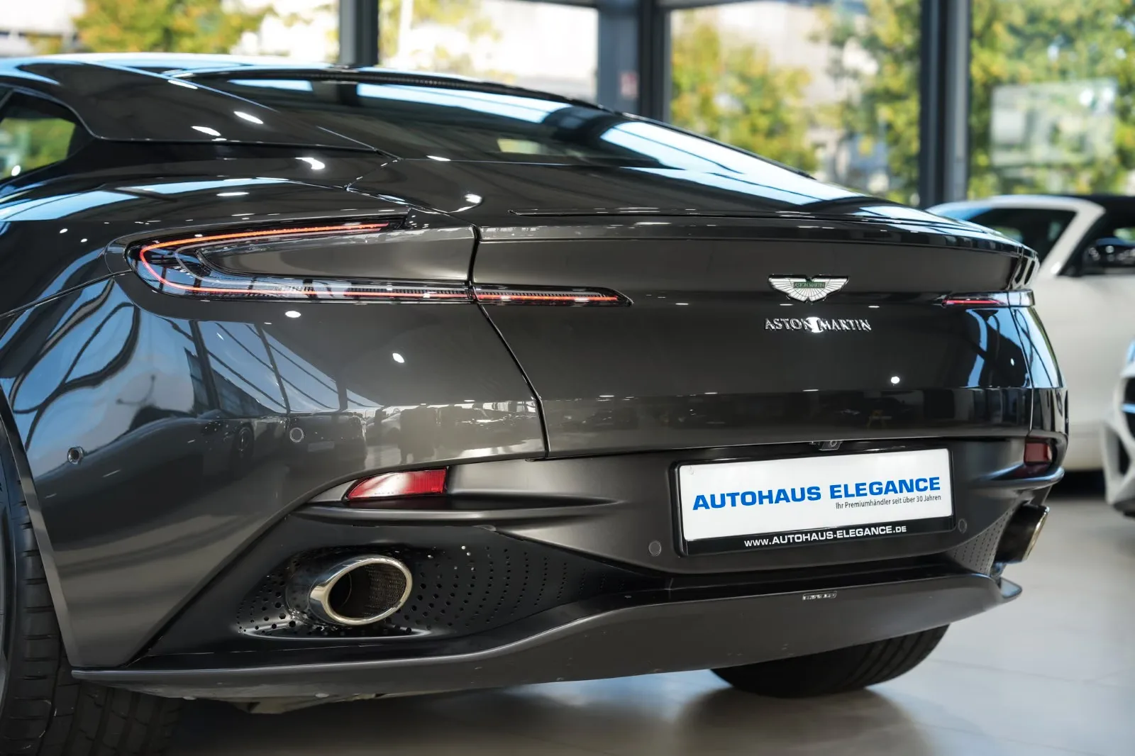 2019 Aston Martin DB11 V8, 9/30