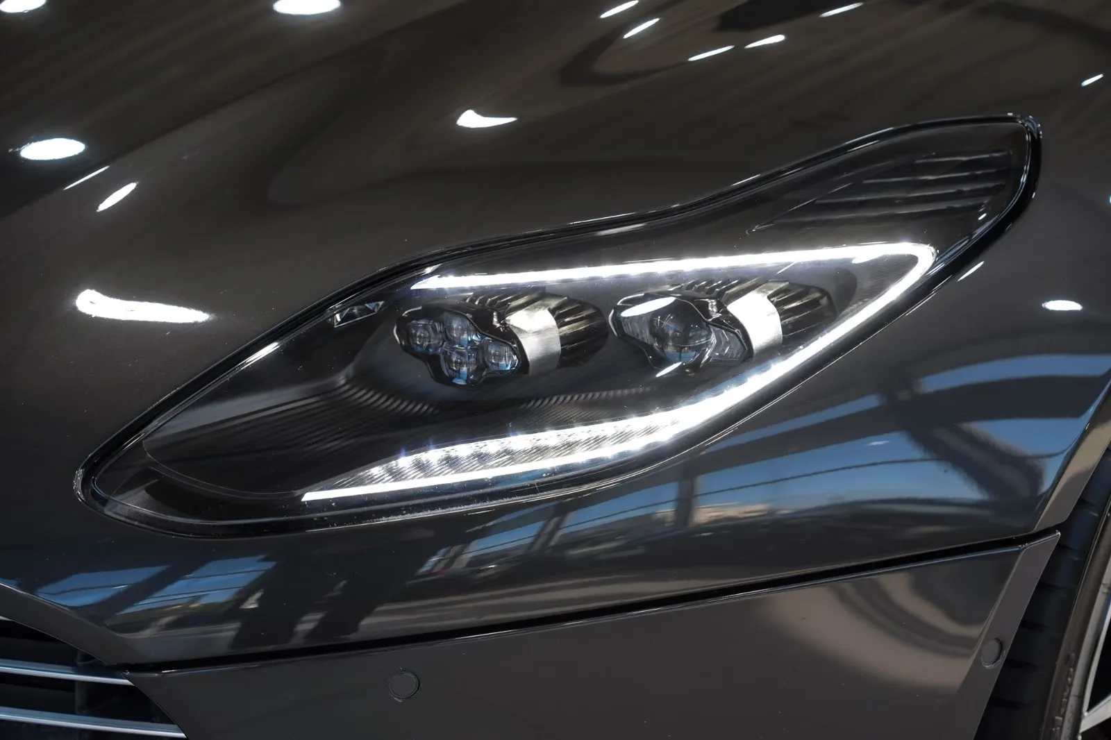 2019 Aston Martin DB11 V8, 10/30