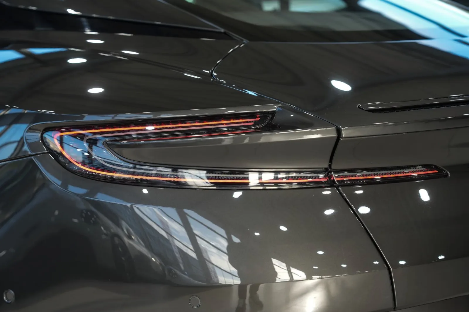 2019 Aston Martin DB11 V8, 11/30