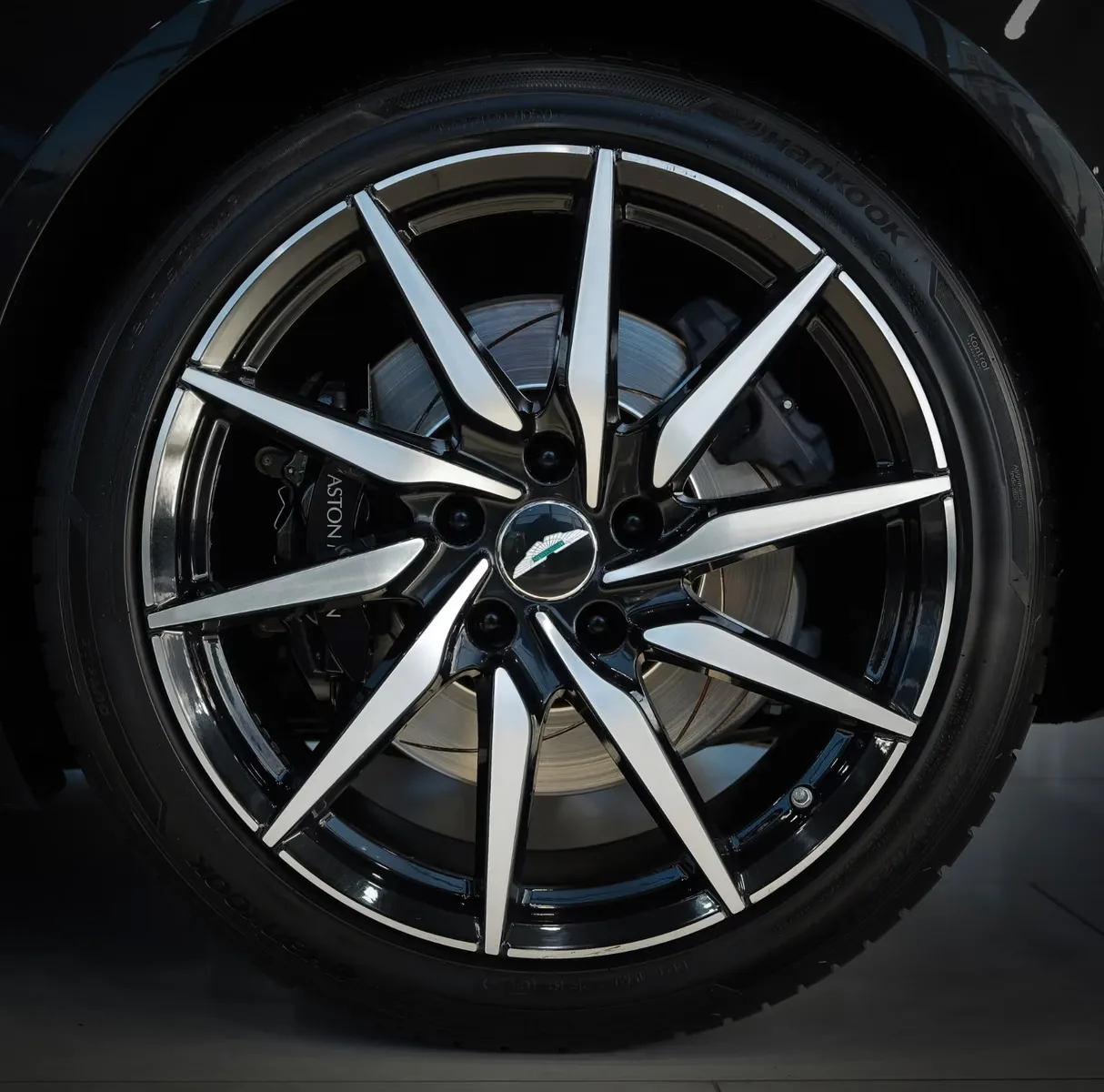 2019 Aston Martin DB11 V8, 13/30