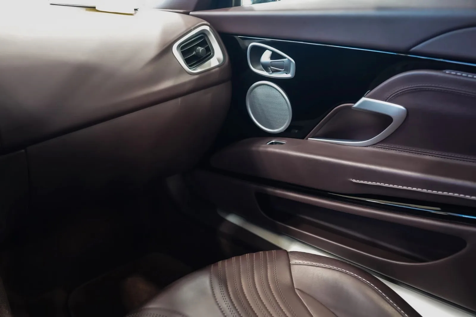 2019 Aston Martin DB11 V8, 19/30