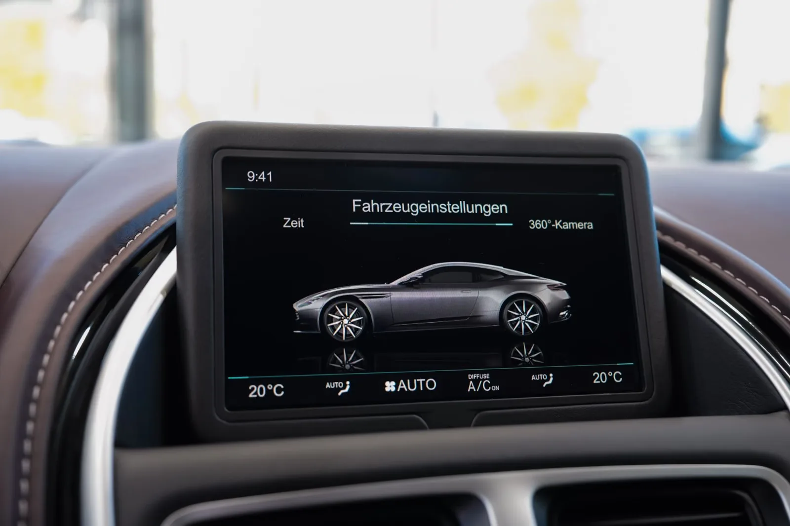 2019 Aston Martin DB11 V8, 29/30