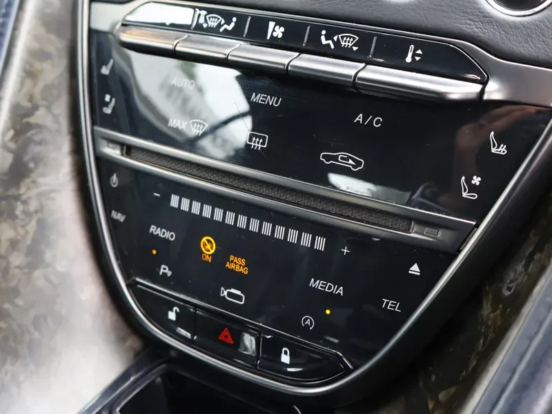 2019 Aston Martin DB11 Volante, 27/30