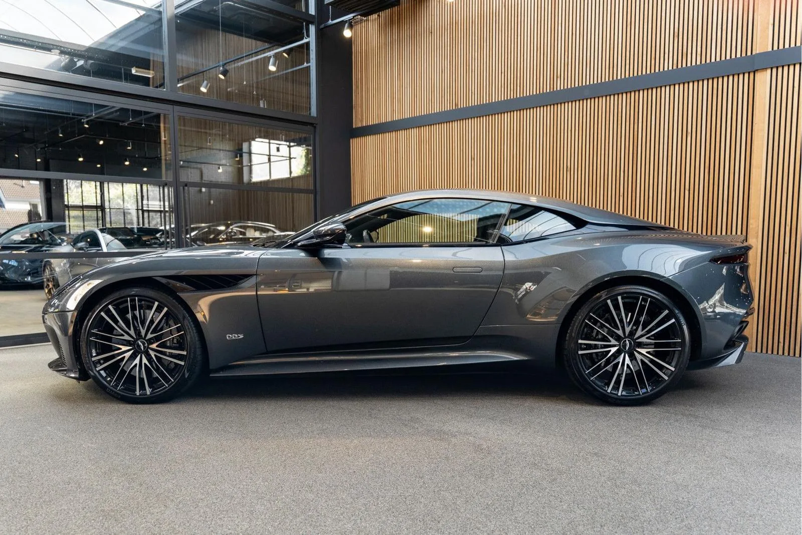 2019 Aston Martin DBS Superleggera, 2/30