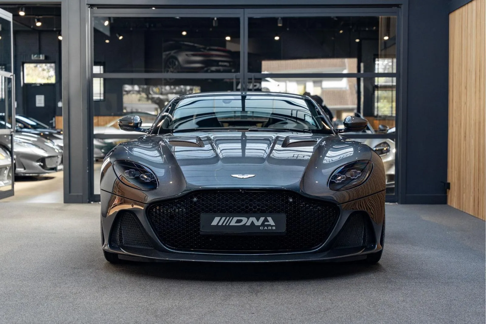 2019 Aston Martin DBS Superleggera, 3/30