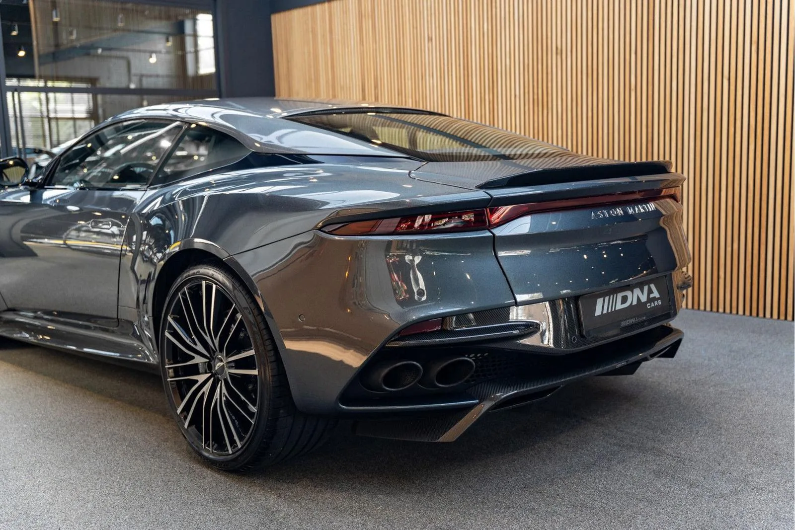 2019 Aston Martin DBS Superleggera, 4/30