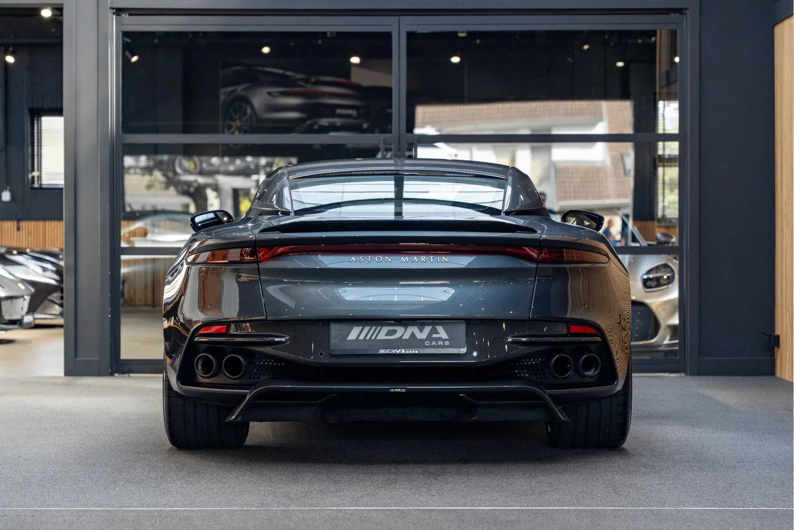 2019 Aston Martin DBS Superleggera, 5/30