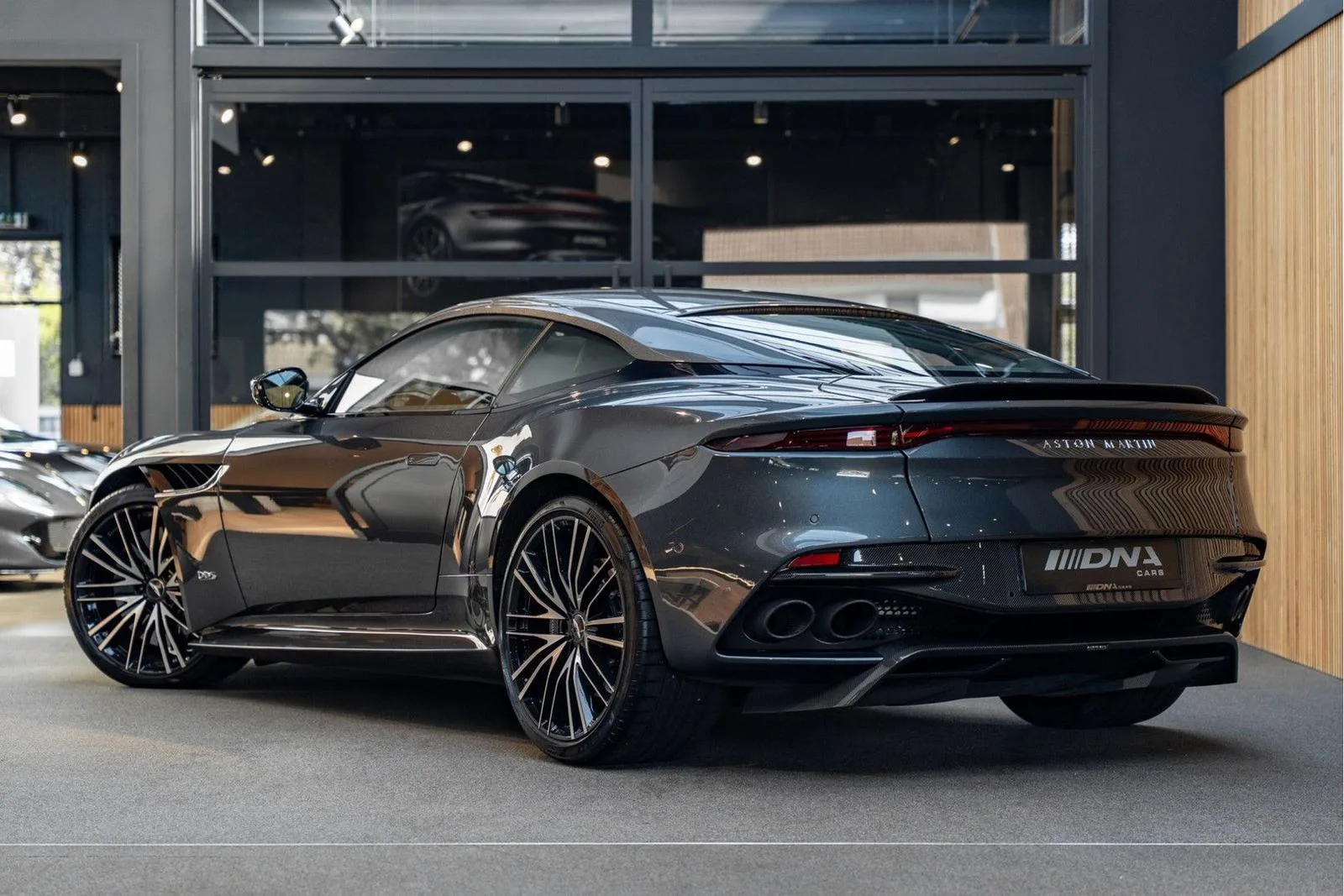 2019 Aston Martin DBS Superleggera, 9/30
