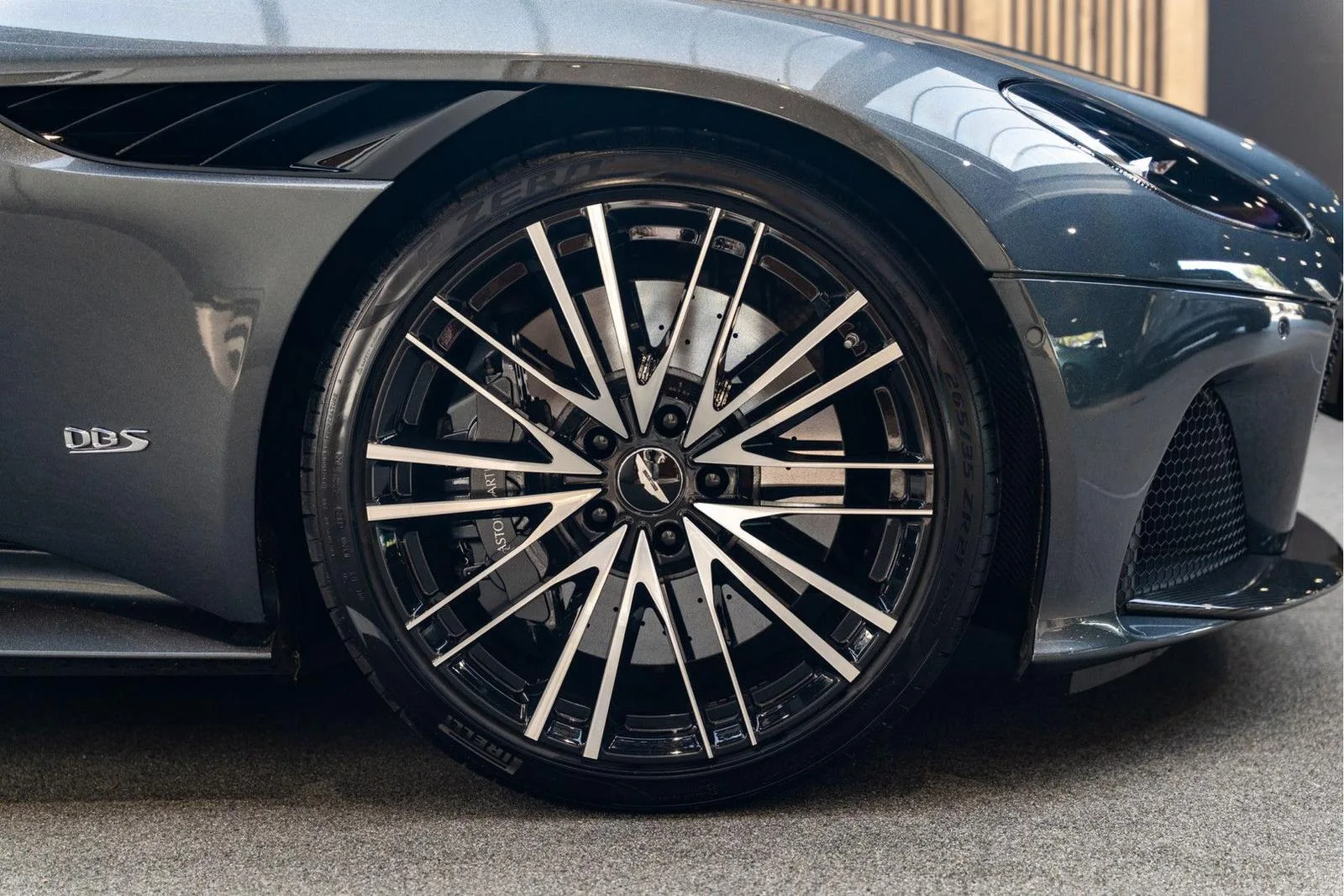 2019 Aston Martin DBS Superleggera, 10/30