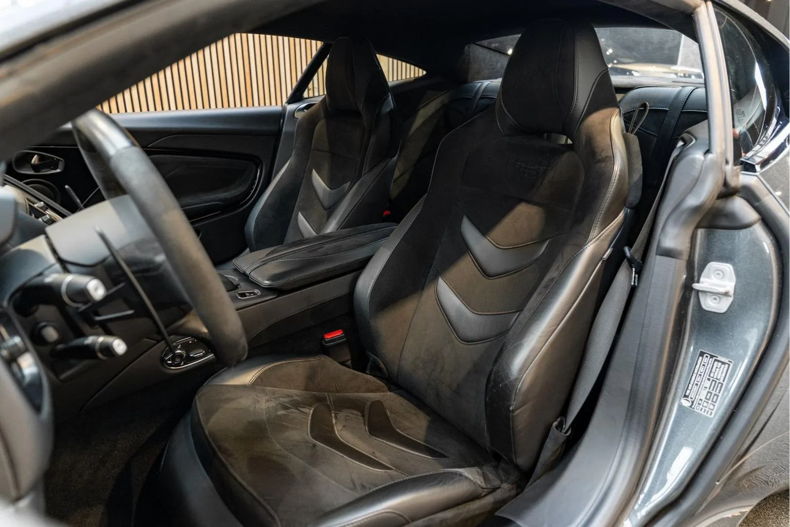 2019 Aston Martin DBS Superleggera, 26/30