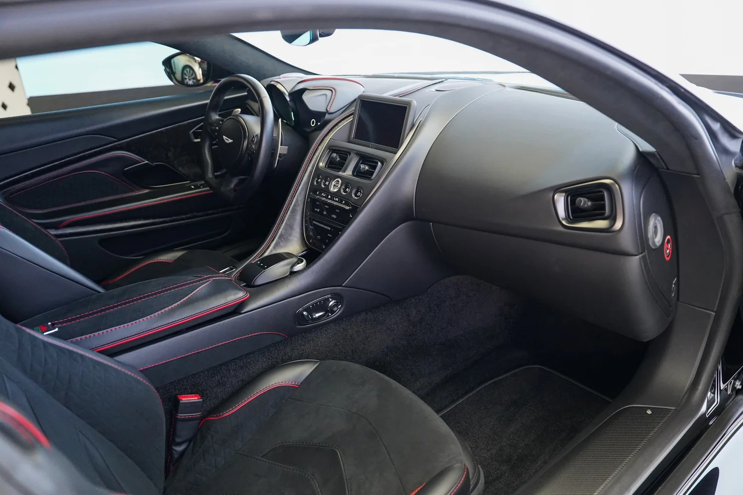 2019 Aston Martin DBS Superleggera TAG Heuer Edition, 15/19