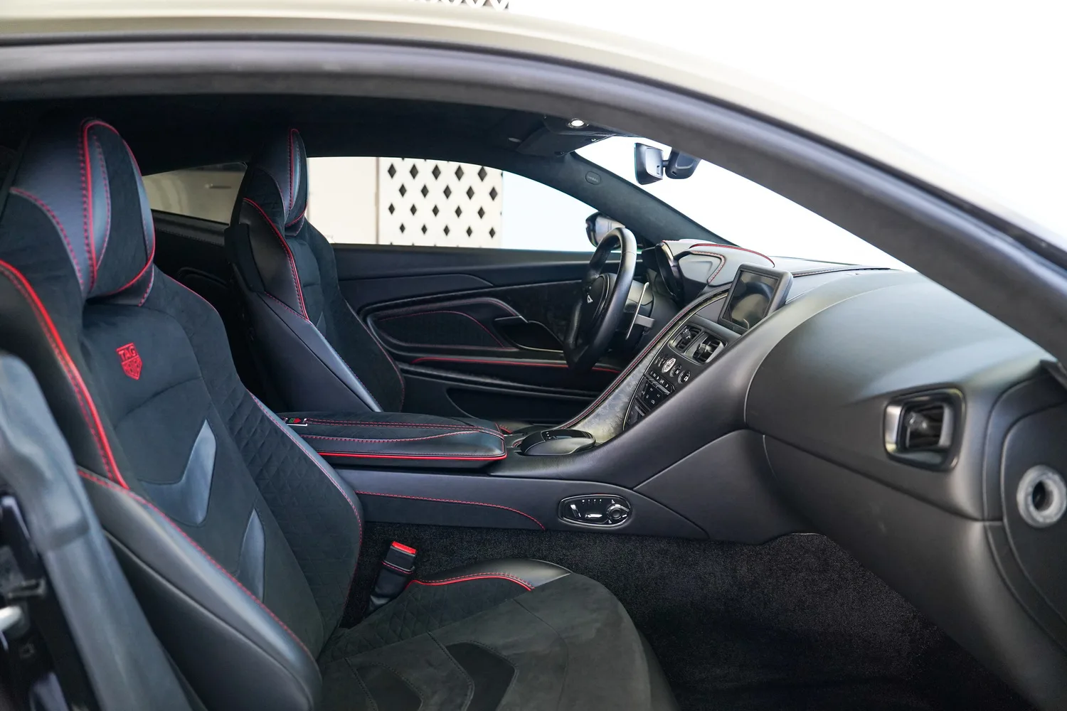 2019 Aston Martin DBS Superleggera TAG Heuer Edition, 16/19
