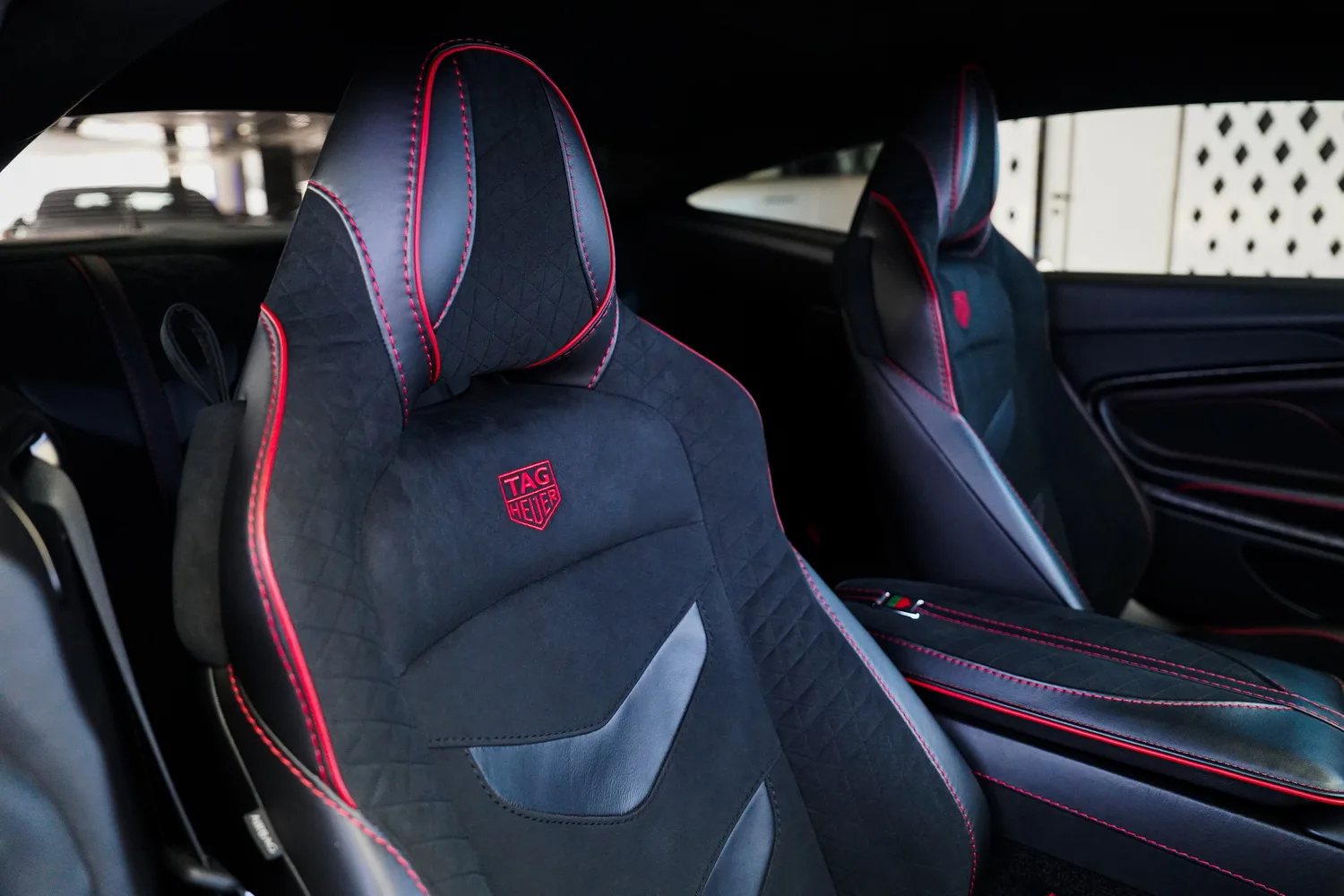 2019 Aston Martin DBS Superleggera TAG Heuer Edition, 17/19