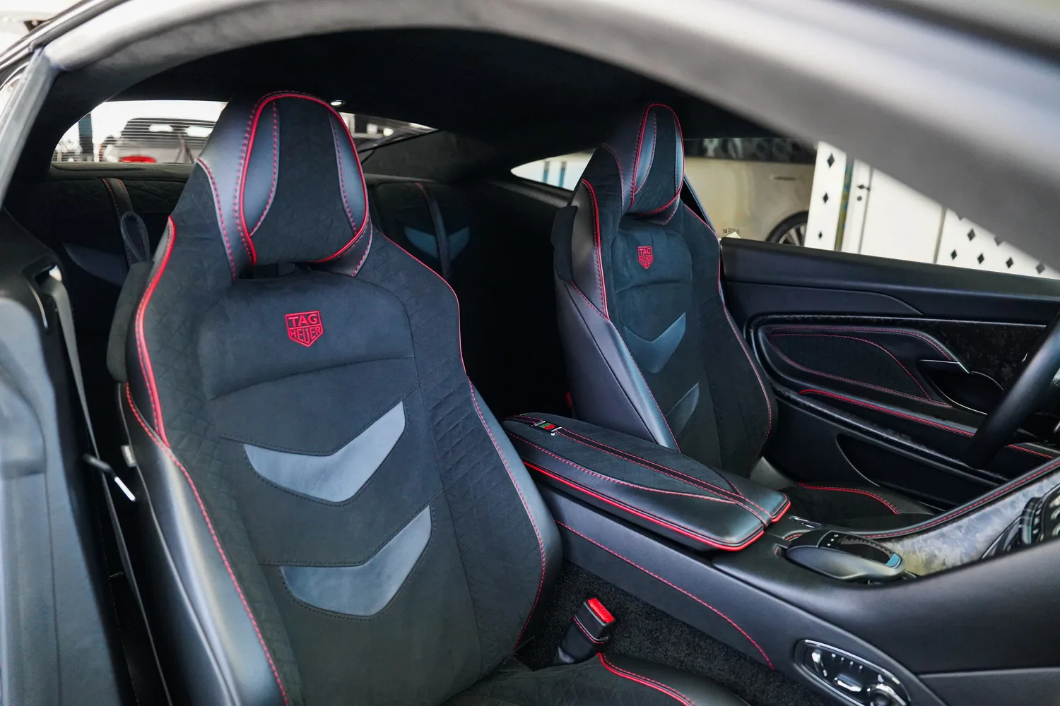 2019 Aston Martin DBS Superleggera TAG Heuer Edition, 18/19