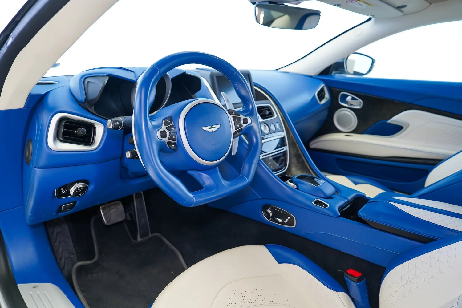 2019 Aston Martin DBS Superleggera, 6/18