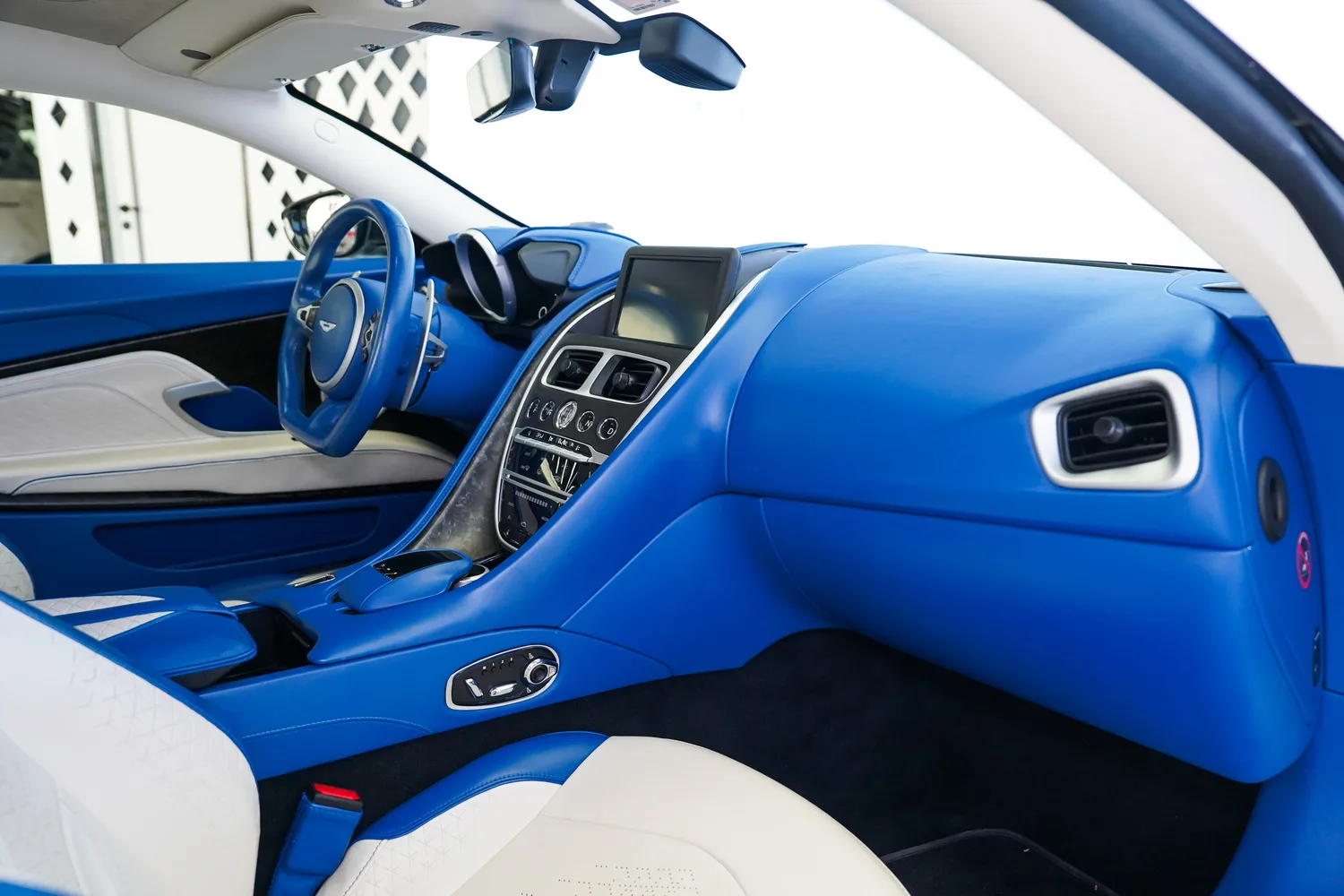 2019 Aston Martin DBS Superleggera, 11/18