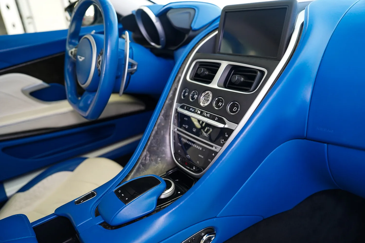 2019 Aston Martin DBS Superleggera, 13/18