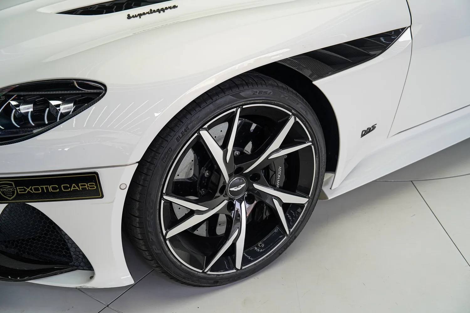 2019 Aston Martin DBS Superleggera, 15/18