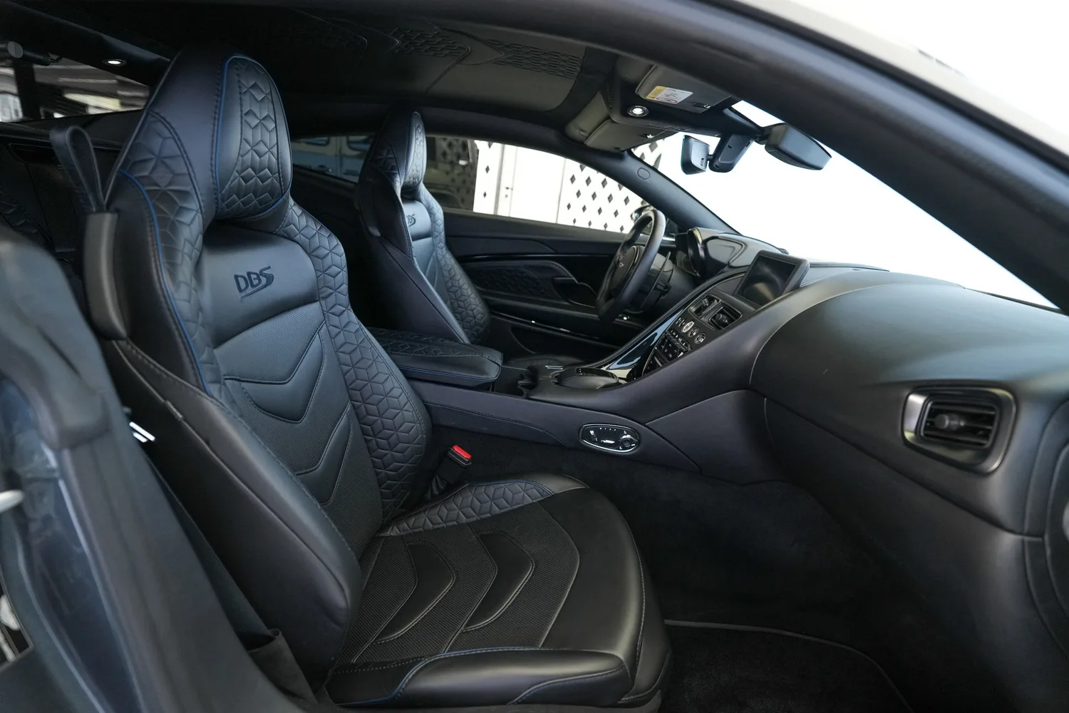 2019 Aston Martin DBS Superleggera, 9/18