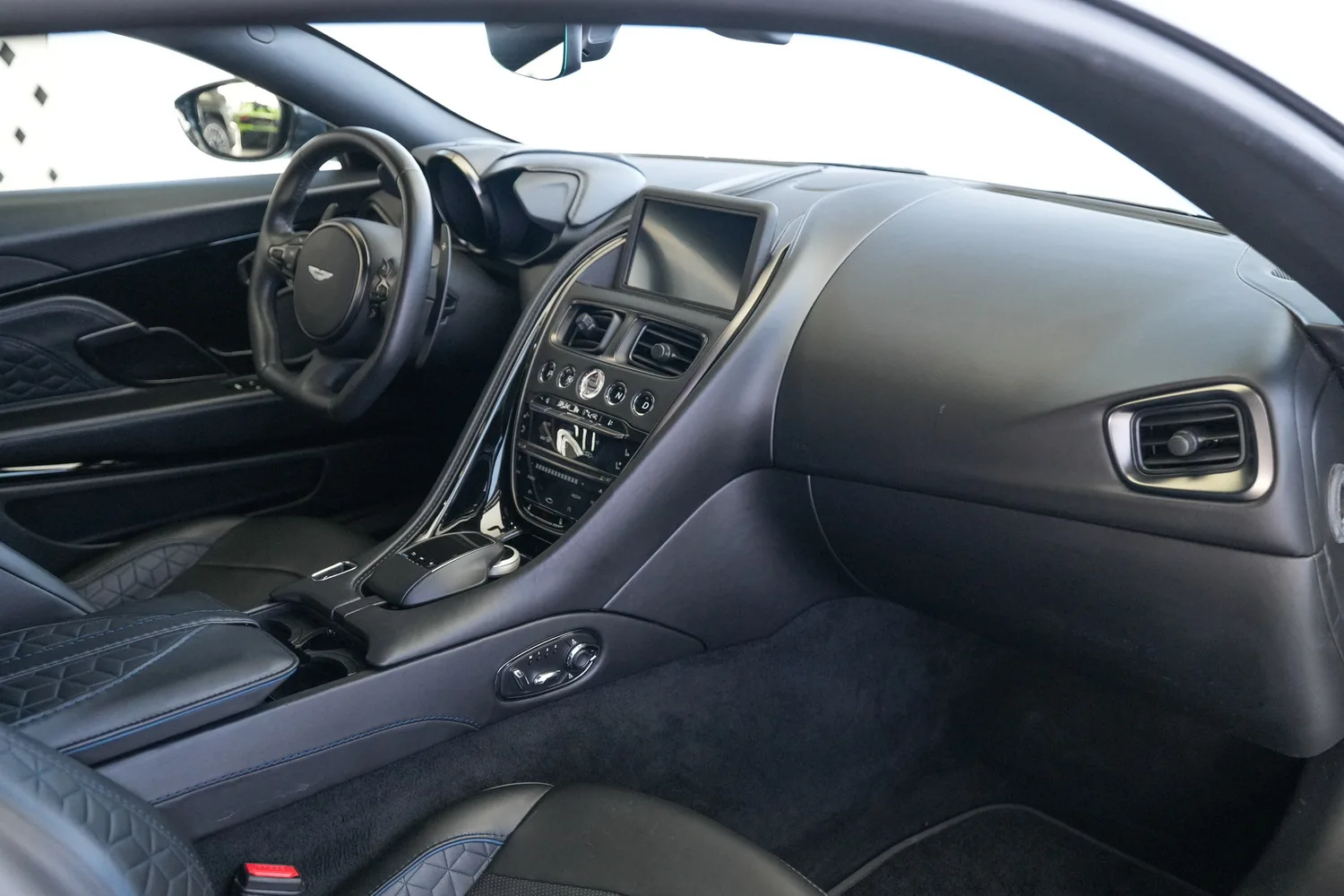 2019 Aston Martin DBS Superleggera, 10/18