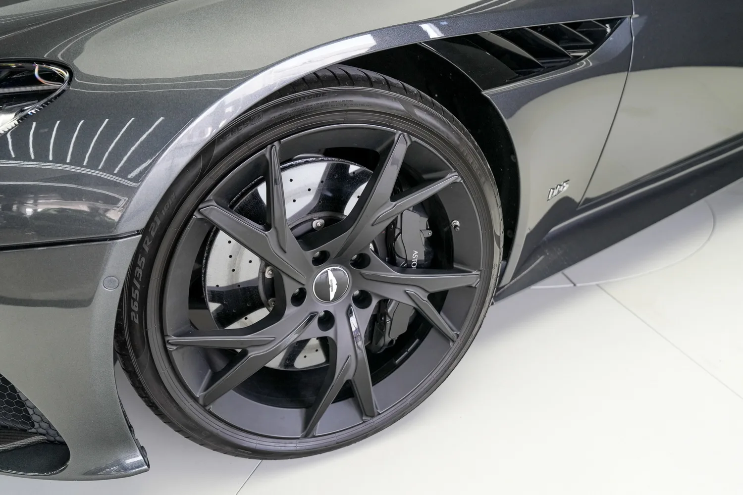 2019 Aston Martin DBS Superleggera, 18/18