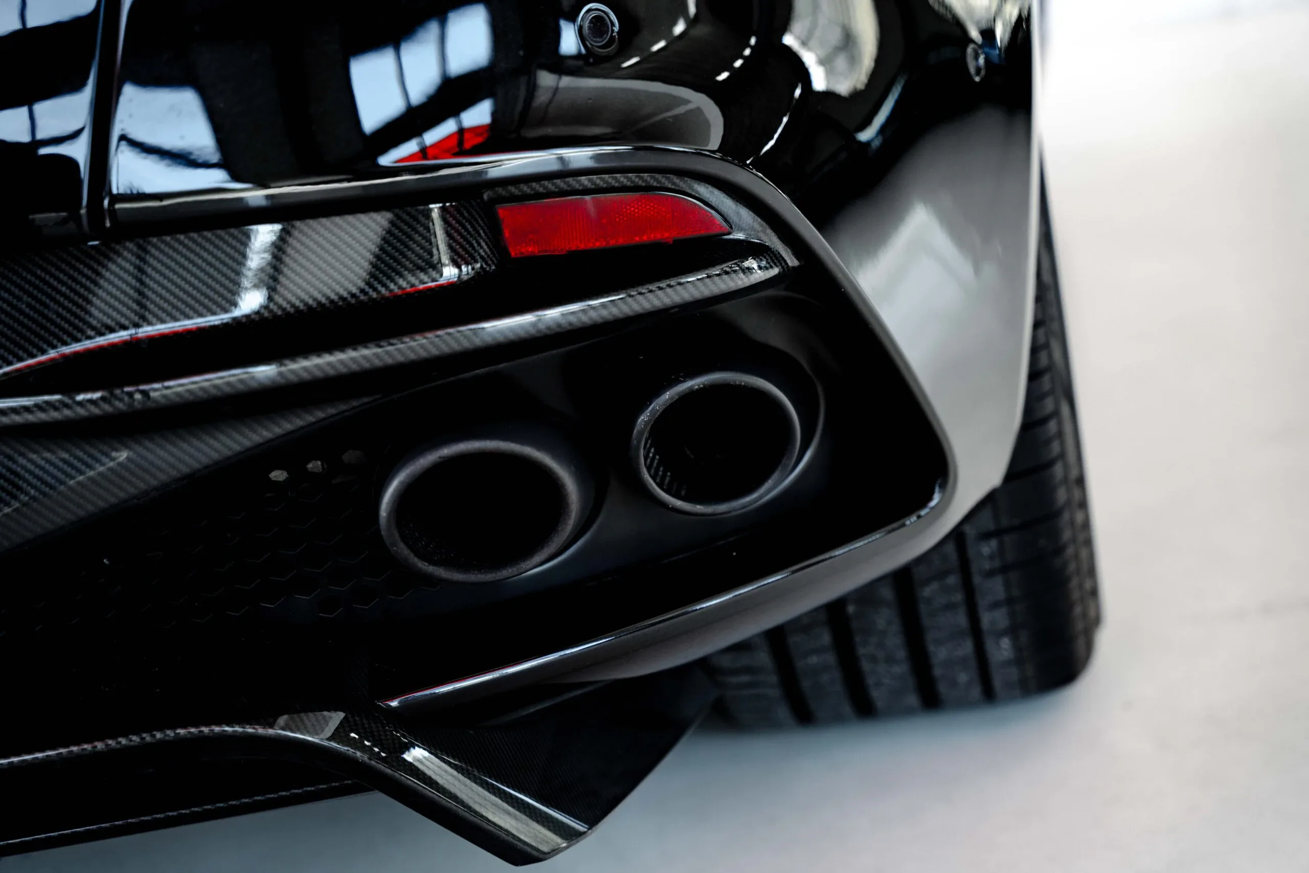 2019 Aston Martin DBS Superleggera, 10/30