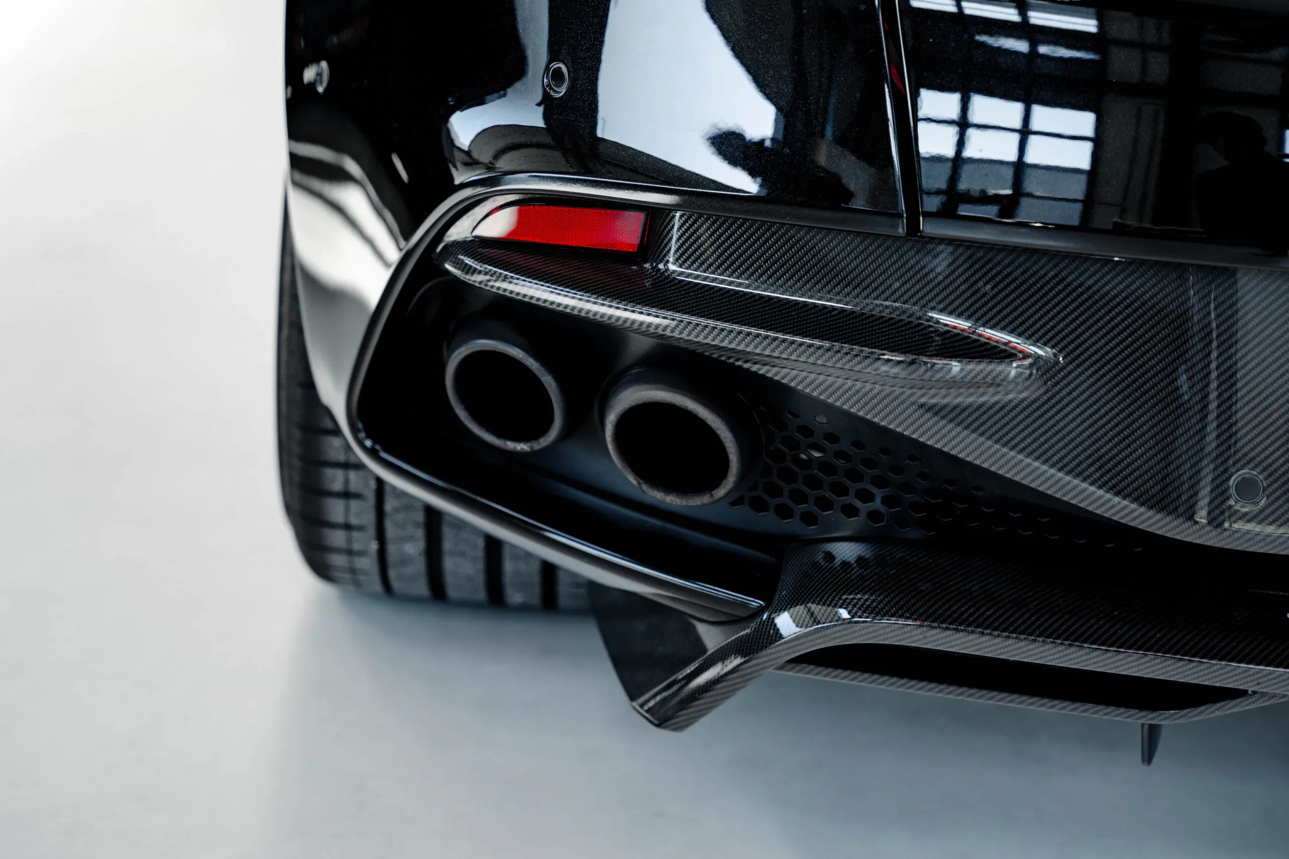 2019 Aston Martin DBS Superleggera, 11/30