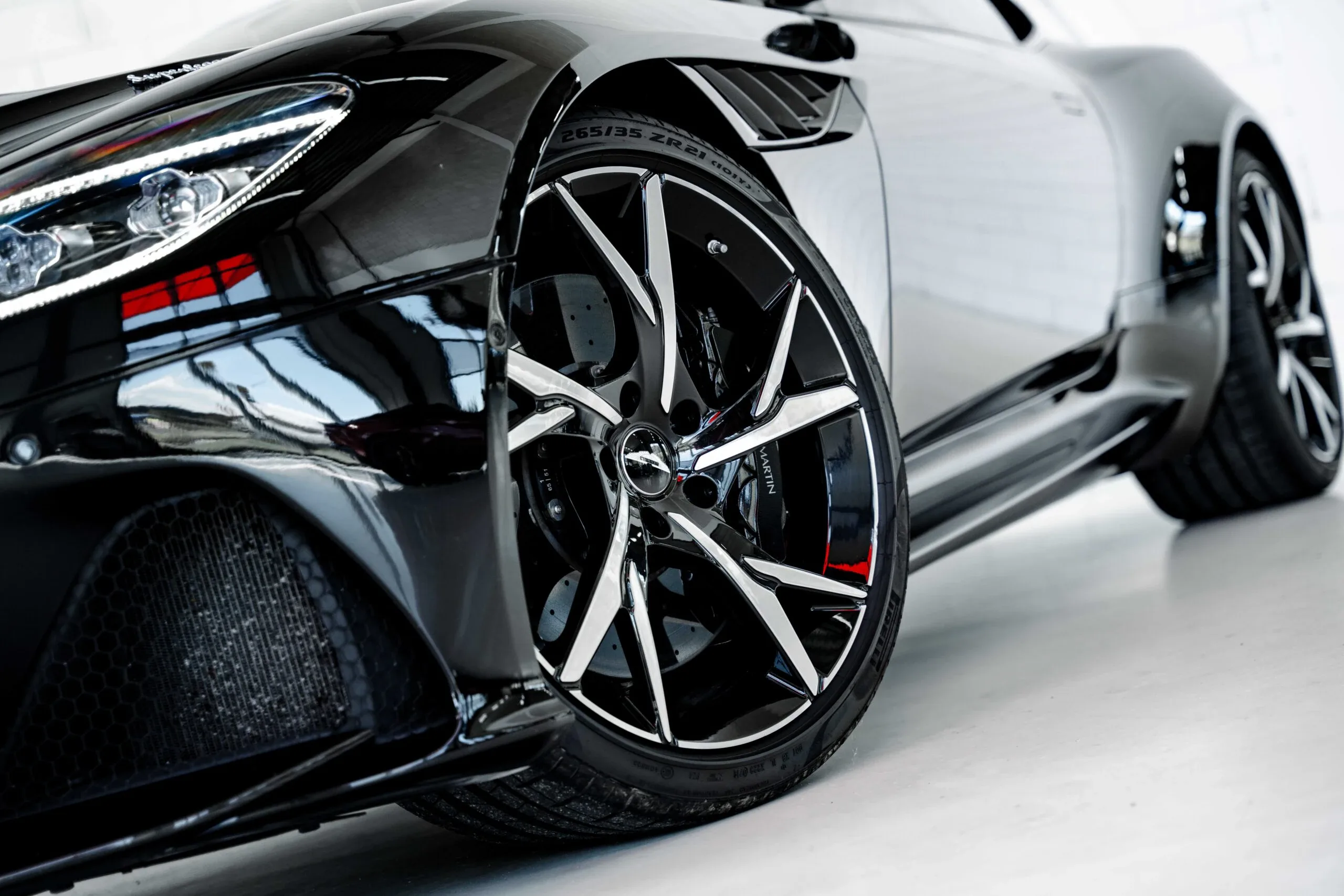 2019 Aston Martin DBS Superleggera, 17/30