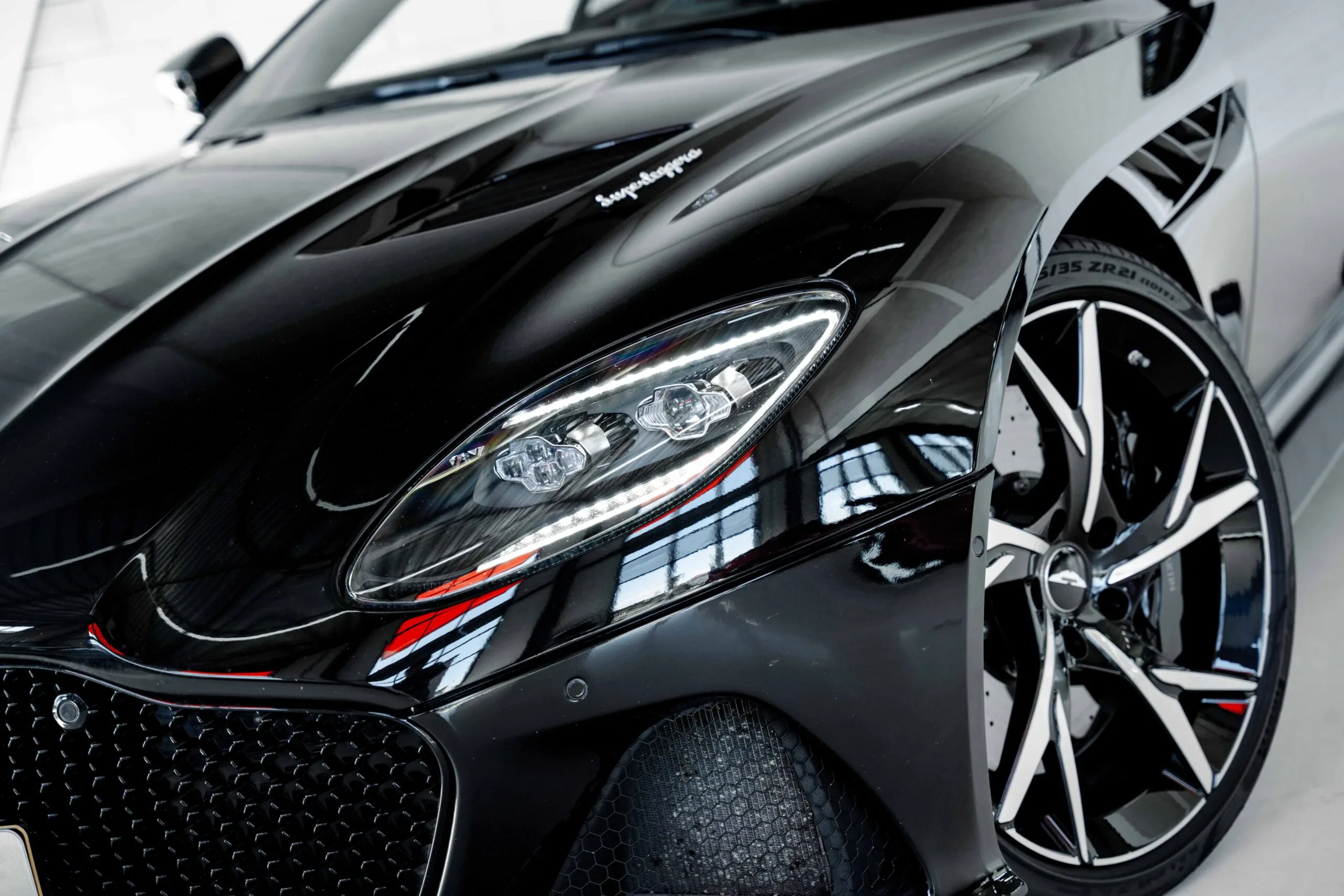 2019 Aston Martin DBS Superleggera, 24/30