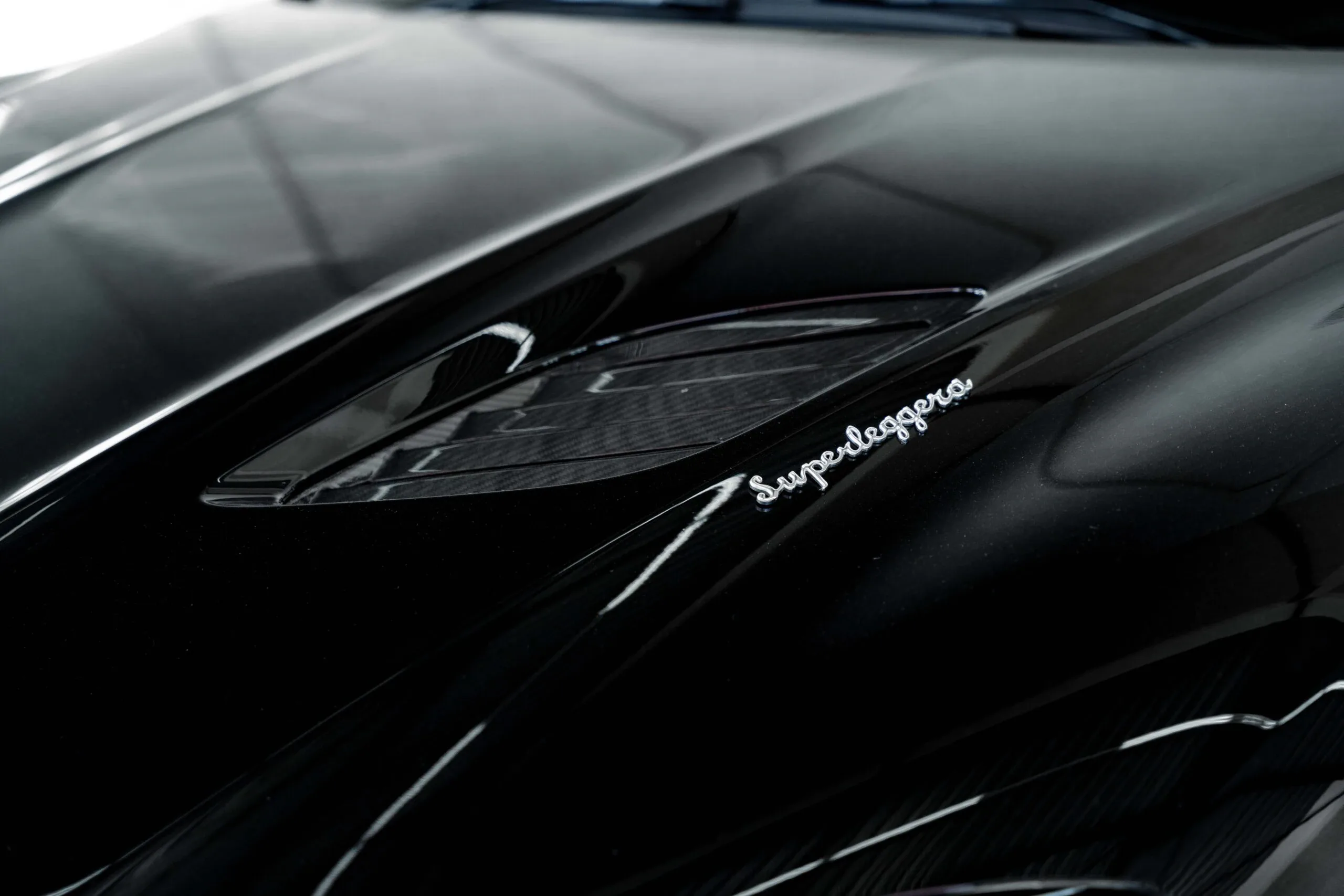 2019 Aston Martin DBS Superleggera, 27/30