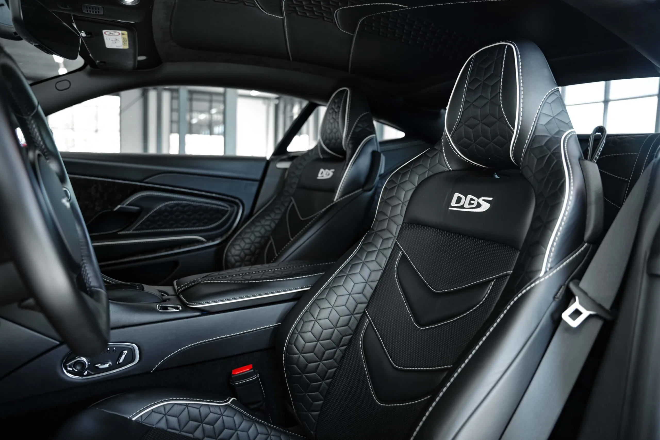 2019 Aston Martin DBS Superleggera, 28/30