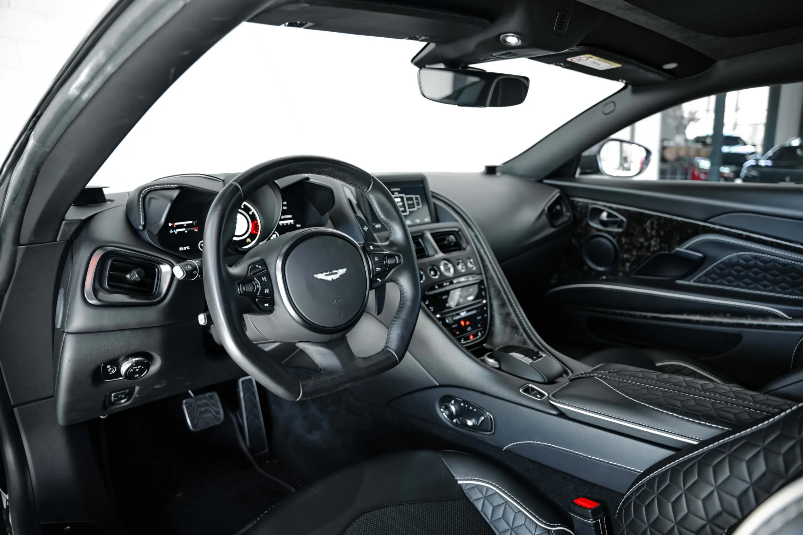 2019 Aston Martin DBS Superleggera, 29/30