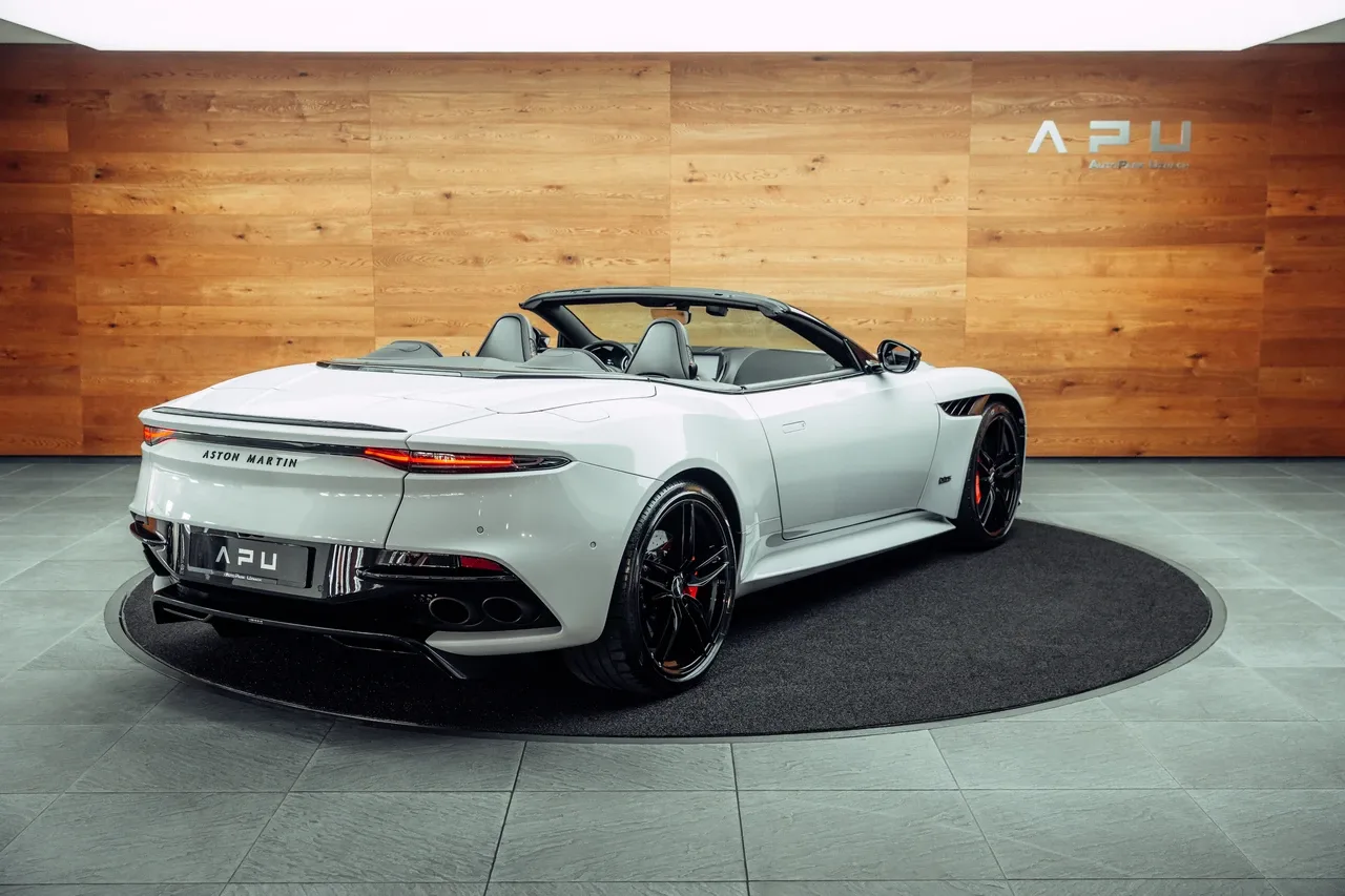 2019 Aston Martin DBS Superleggera Volante proposée par un concessionnaire spécialisé à Uznach, Suisse, photo principale