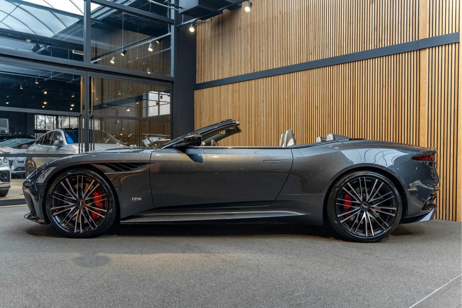 2019 Aston Martin DBS Superleggera Volante, 3/30