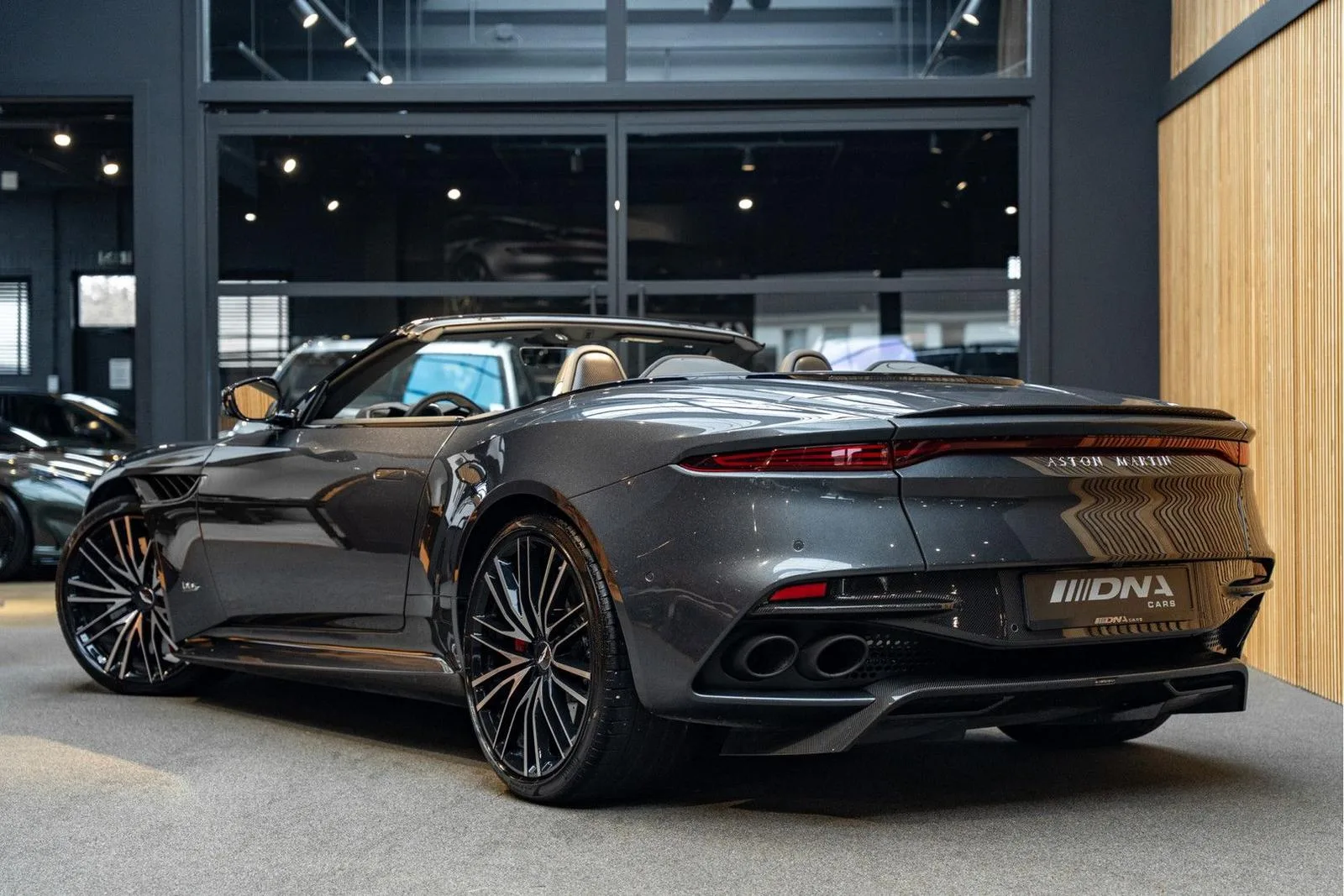 2019 Aston Martin DBS Superleggera Volante, 5/30