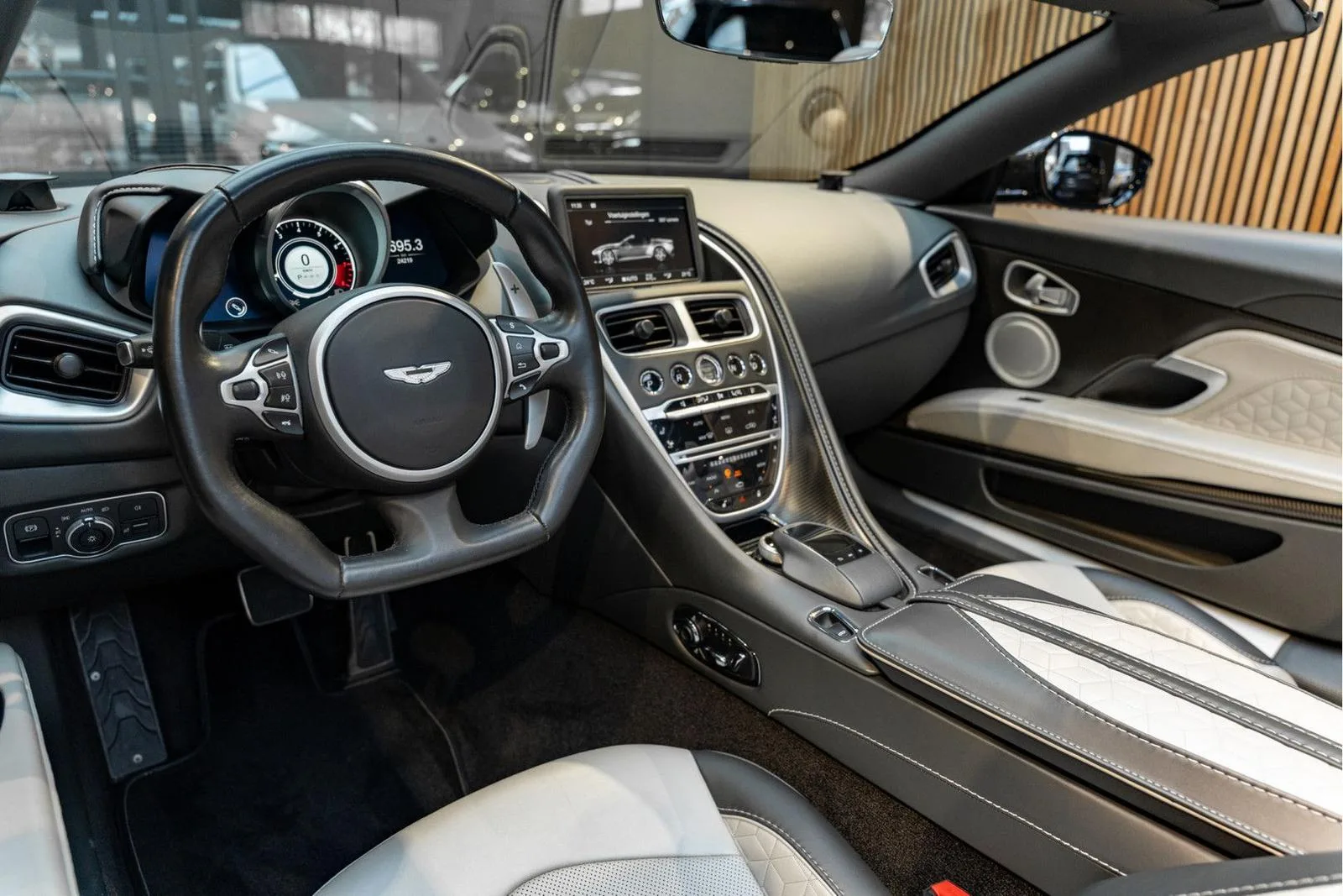 2019 Aston Martin DBS Superleggera Volante, 6/30