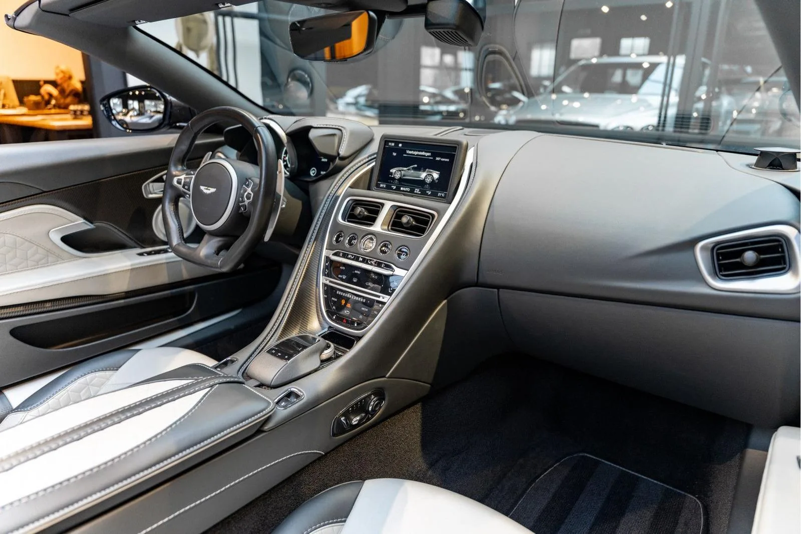 2019 Aston Martin DBS Superleggera Volante, 8/30