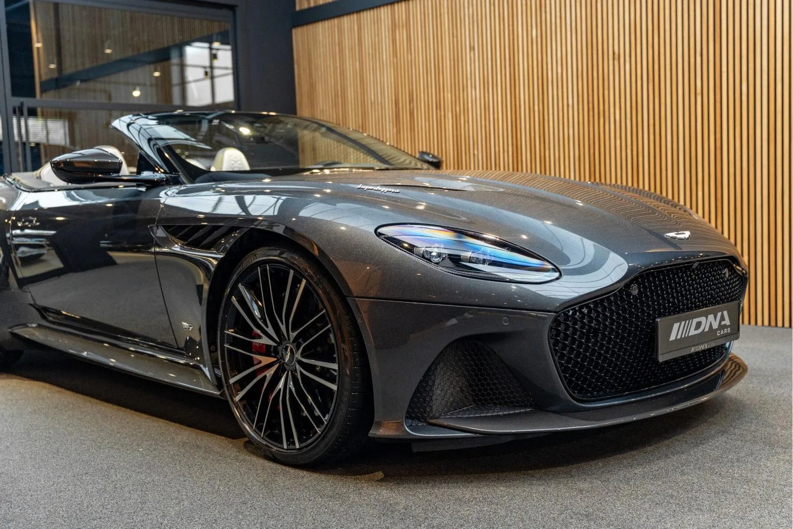 2019 Aston Martin DBS Superleggera Volante, 11/30