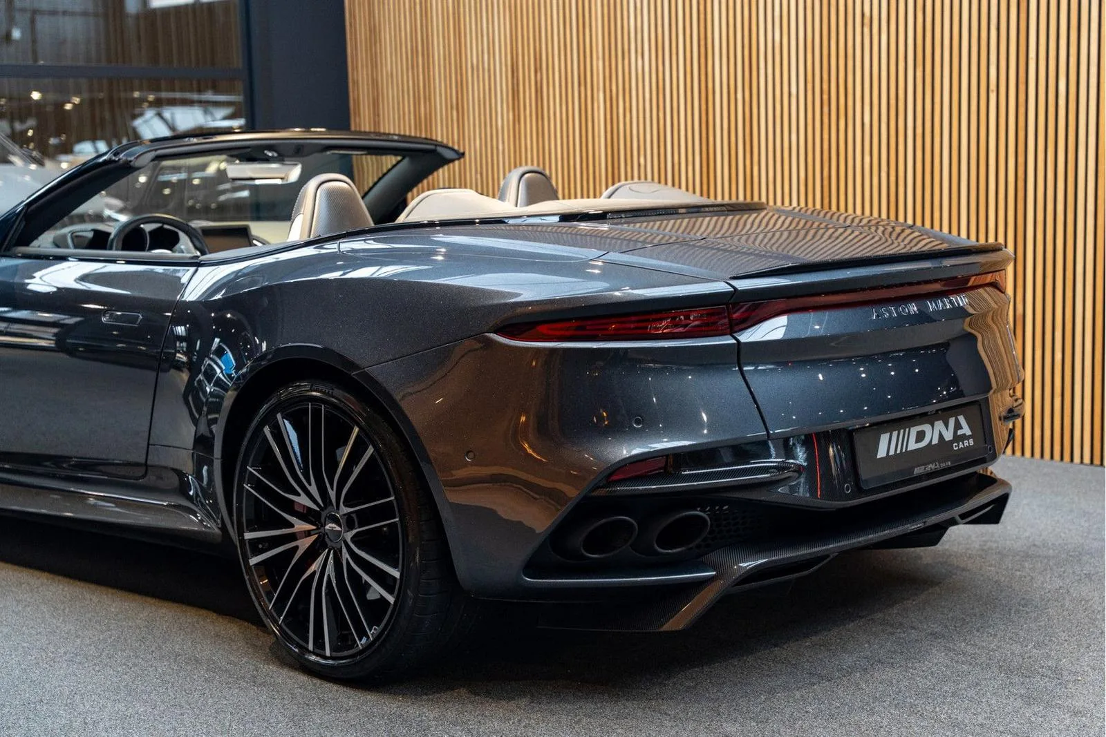 2019 Aston Martin DBS Superleggera Volante, 12/30