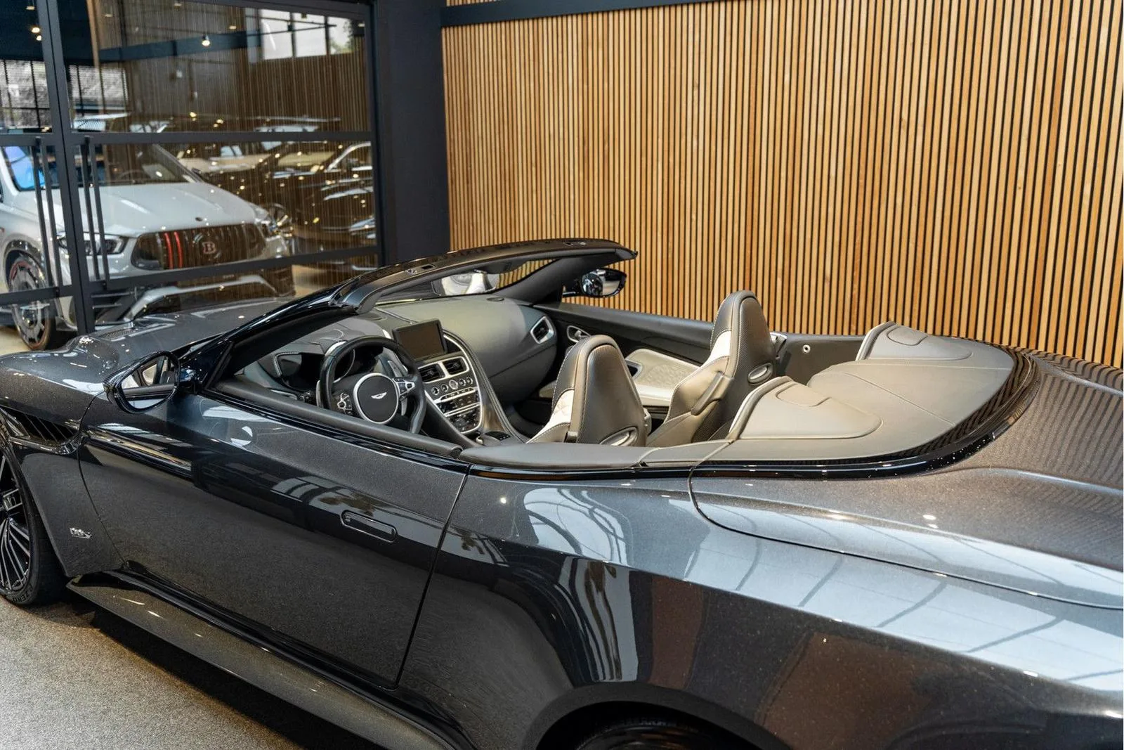 2019 Aston Martin DBS Superleggera Volante, 26/30