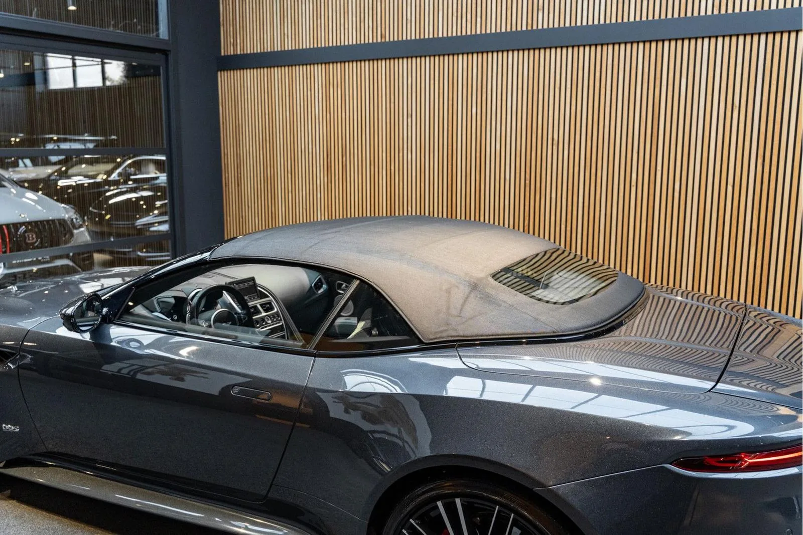 2019 Aston Martin DBS Superleggera Volante, 27/30