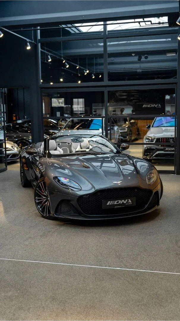 2019 Aston Martin DBS Superleggera Volante, 28/30